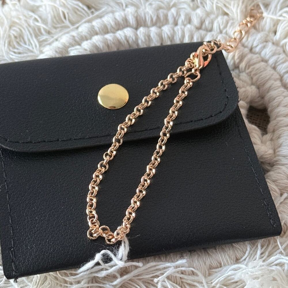 Elegant Gold Chain Bracelet